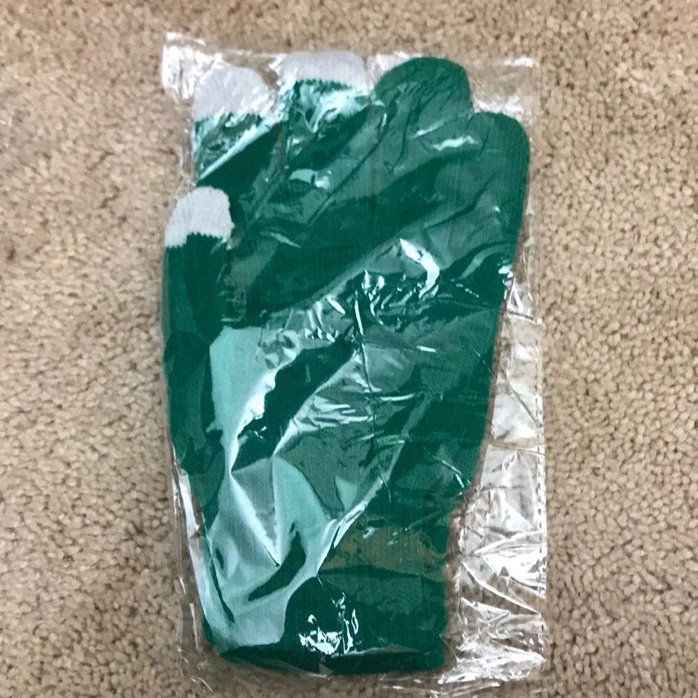 NEW Green Touch Screen Knit Gloves